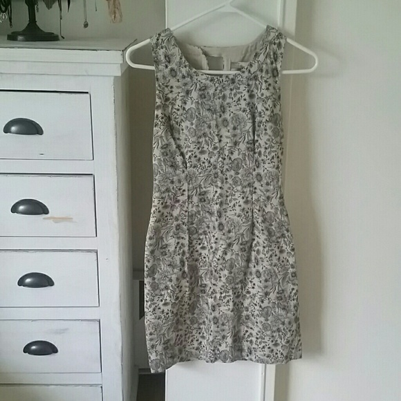 Forever 21 Dresses & Skirts - Floral Illustration Dress